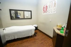 Revitamax Rehab & Wellness - Massage Therapy - massage in Etobicoke, ON - image 1