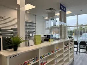 Planet Health Pharmacy - pharmacy in Abbotsford, BC - image 3