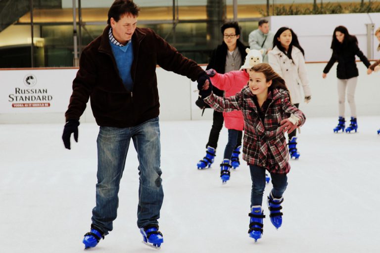 skates, ice, father and daughter-1224050.jpg
